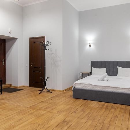 Apartment On Stavropihiiska Street 3 Lviv Exterior foto