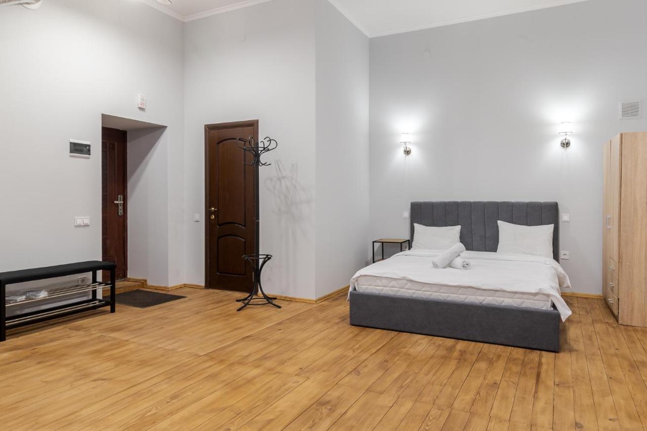 Apartment On Stavropihiiska Street 3 Lviv Exterior foto